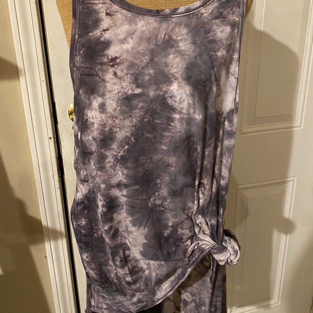 Lululemon tank size large